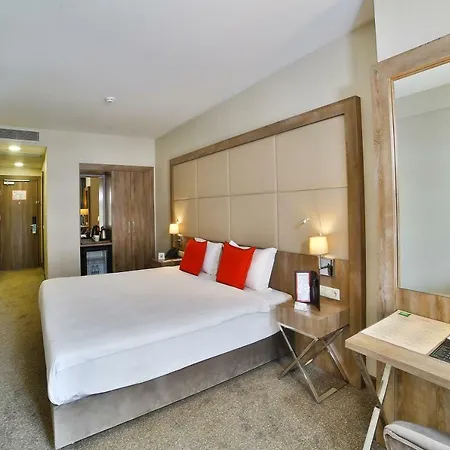 Hotel Ibis Styles Bomonti 4*
